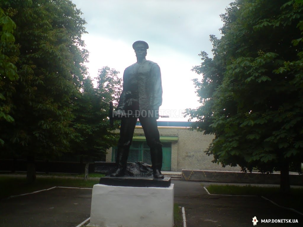 Дебальцево, Памятник Путейцу, История, Любительские