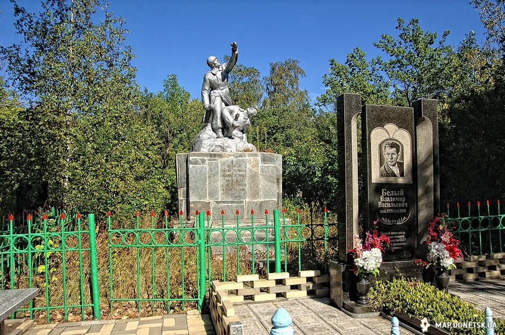 Дзержинск, Памятник погибшим на городском кладбище, Современные, Любительские