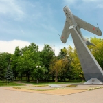 Мариуполь, Памятник 50 лет освобождения, История, Любительские