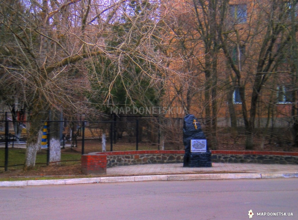 Новоазовск, Памятник казакам-основателям, История, Любительские