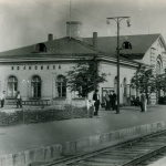 Станция Волноваха, История, Черно-белые, Вокзалы