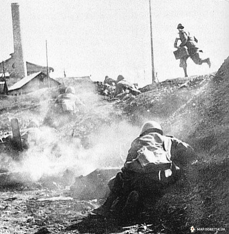 Итальянцы из дивизии Pasubio штурмуют Горловку., История, Черно-белые