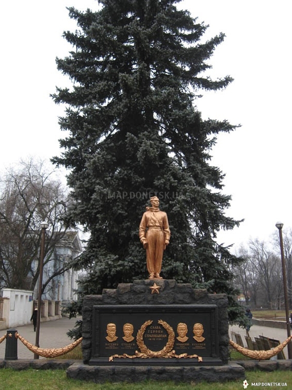 Памятник стратонавтам, Современные, Достопримечательности, Цветные