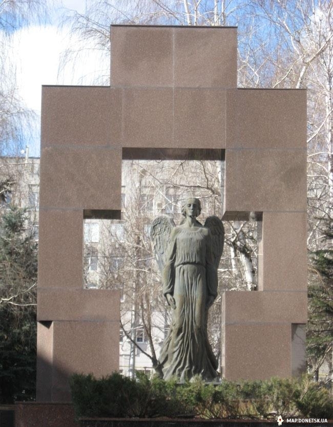 Памятник сотрудникам органов внутренних дел, Современные, Достопримечательности, Цветные