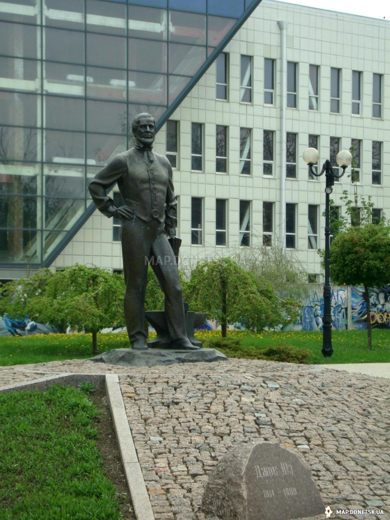 Памятник Джону Юзу, Современные, Достопримечательности, Цветные