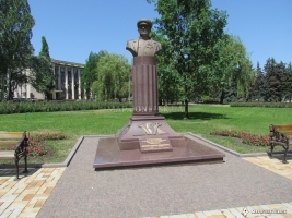 Памятник Ватутину