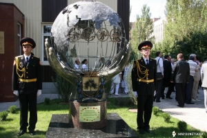 Памятник в честь спасателей мира