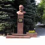Памятник Туган-Барановскому, Современные, Достопримечательности, Цветные