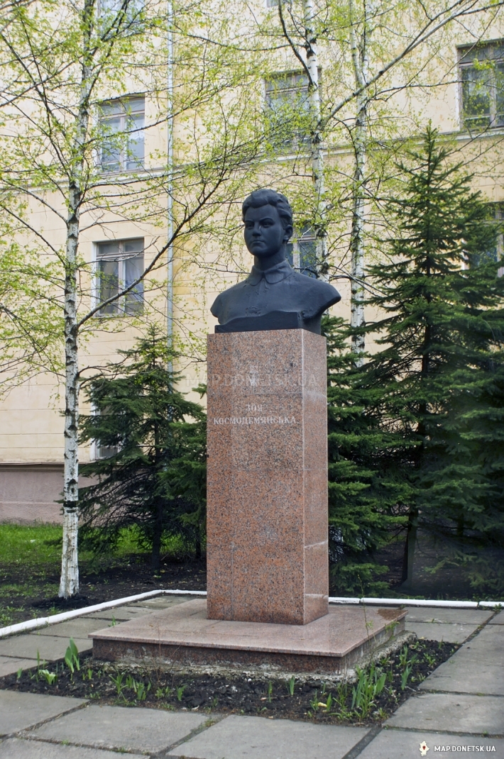 Памятник Зое Космодемьянской , Современные, Достопримечательности, Цветные