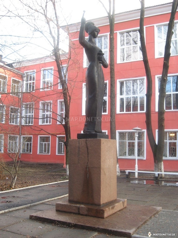 Памятник медицинским работникам, погибшим в годы Великой Отечественной войны, Современные, Достопримечательности, Цветные
