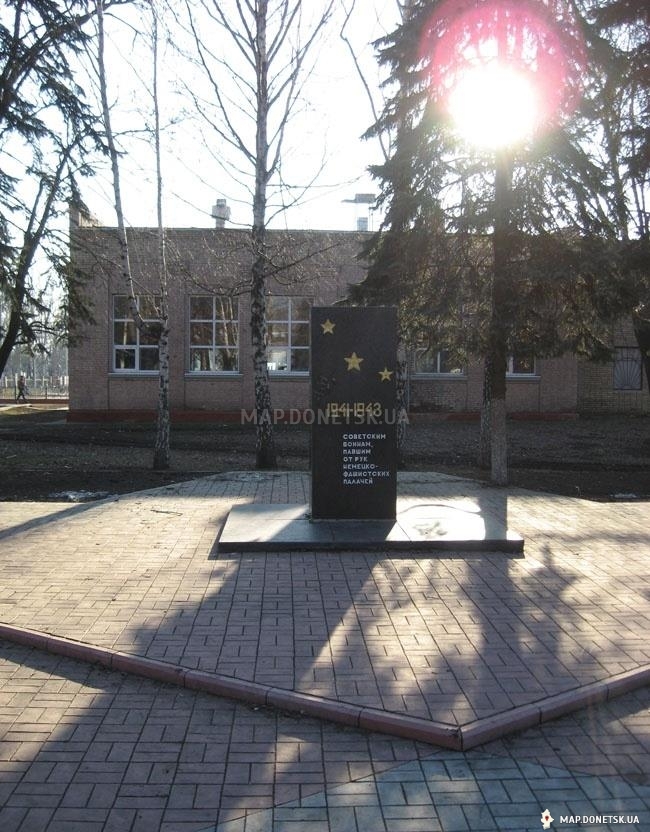 Братская могила в сквере завода резинохимических изделий в Донецке, Современные, Достопримечательности, Цветные
