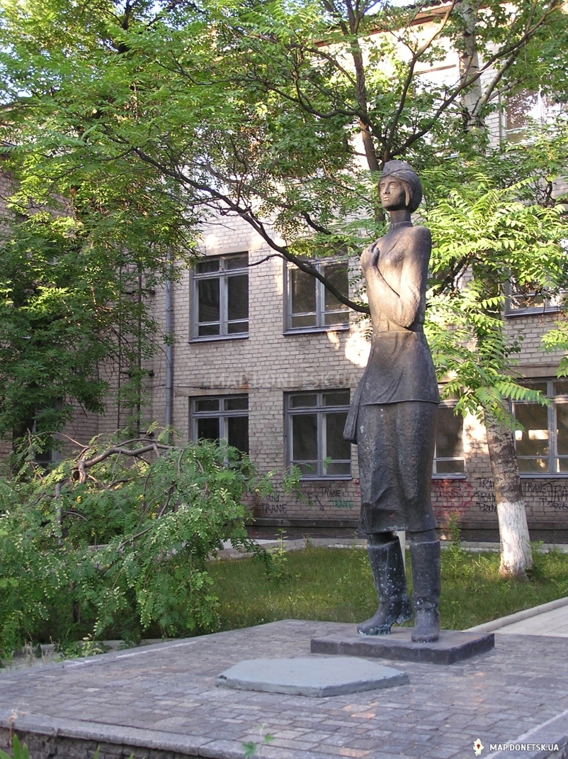  Памятник медицинской сестре, Современные, Достопримечательности, Цветные