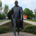 Памятник Иосифу Кобзону, Современные, Достопримечательности, Цветные