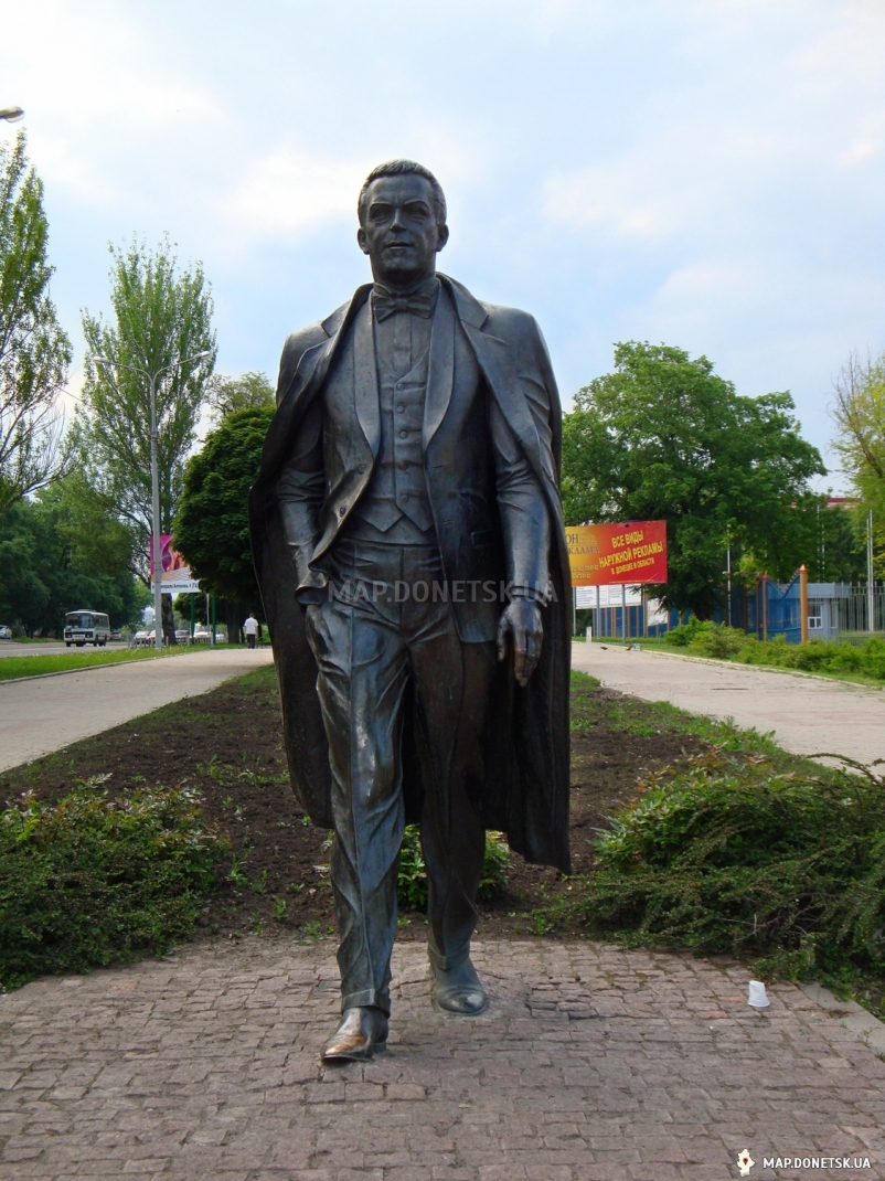 Памятник Иосифу Кобзону, Современные, Достопримечательности, Цветные