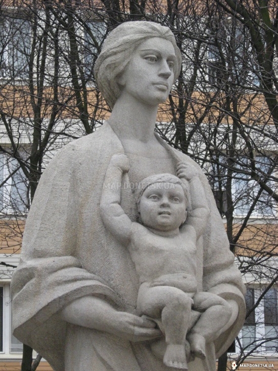 Памятник женщине-матери, Современные, Достопримечательности, Цветные
