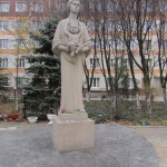 Памятник женщине-матери, Современные, Достопримечательности, Цветные