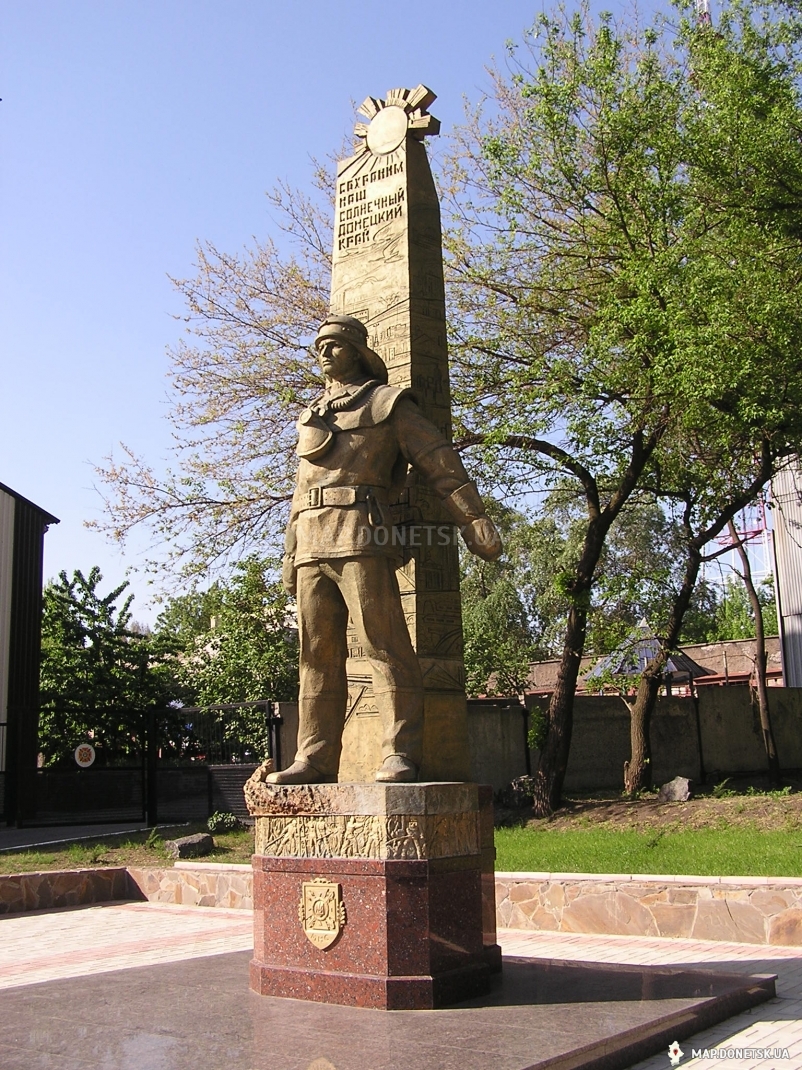 Памятник герою-спасателю, Современные, Достопримечательности, Цветные