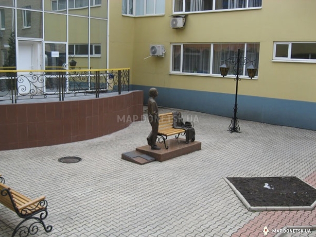 Памятник студенту, Современные, Достопримечательности, Цветные