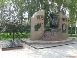 Памятник Валерию Аксенову «Черный тюльпан»