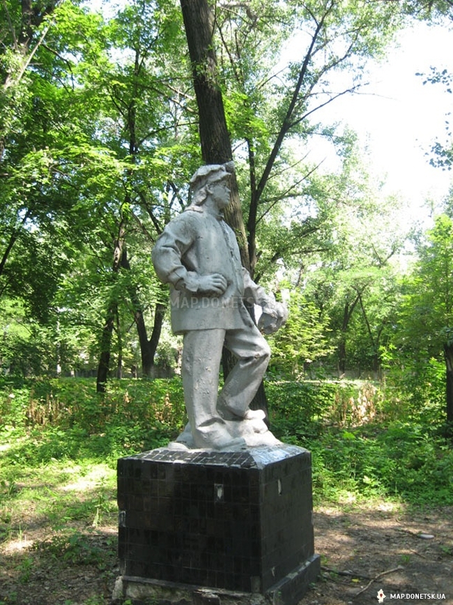 Памятник шахтеру в парке шахты имени Абакумова, Современные, Достопримечательности, Цветные