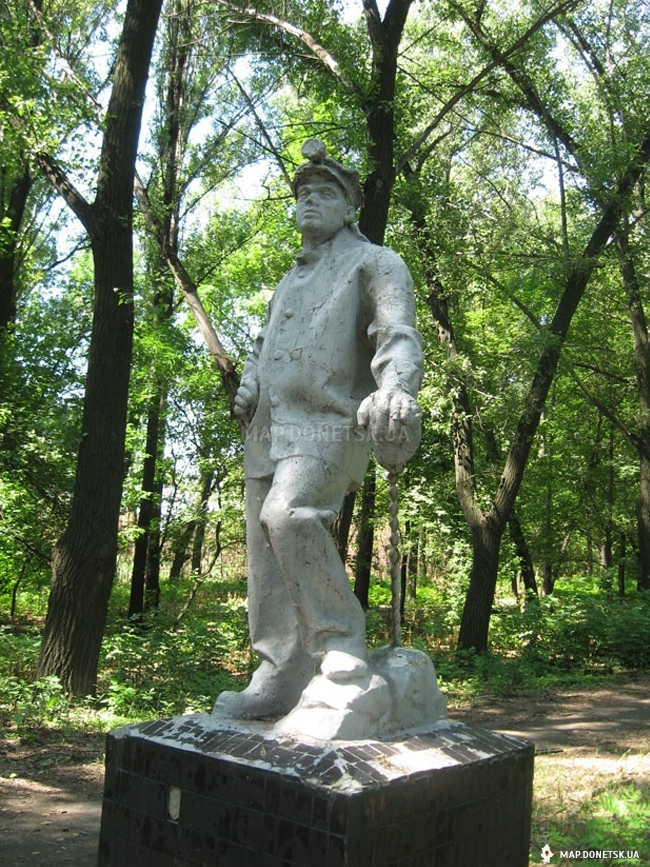 Памятник шахтеру в парке шахты имени Абакумова, Современные, Достопримечательности, Цветные