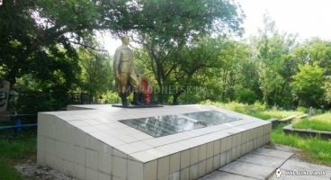 Братская могила советских воинов на Казачьем кладбище