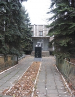 Памятник Ленину возле ШСУ-5