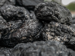 Около 85% потребителей получили бытовой уголь в Донецке