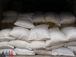 Власти ДНР передали тонну корма для обитателей Докучаевского зоосада.