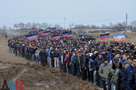 Первый в истории ДНР военно-полевой сбор резервистов собрал на полигоне в Шахтерске 30 тысяч человек.