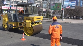 В Донецке идут масштабные работы по ремонту асфальтобетонного покрытия.