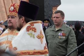 Глава ДНР Александр Захарченко принял участие в торжественном митинге на Саур-Могиле.